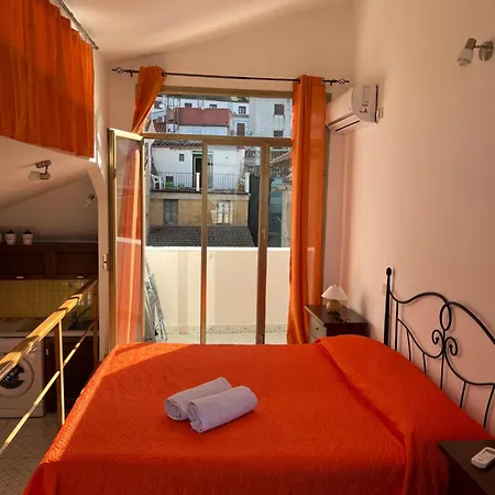 Window On The Sunset Apartment *